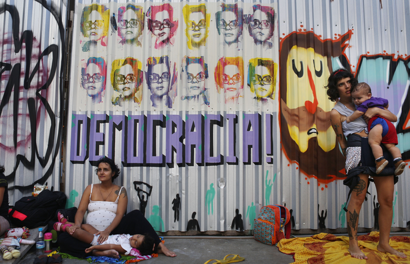 People gather at a protest against Temer in front of the Ministry of Culture on May 22. Image via Getty.